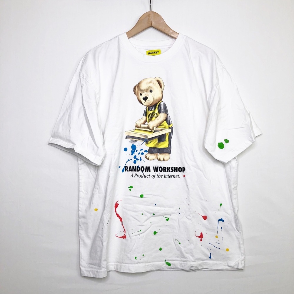 Market Graphic print their T-shirt